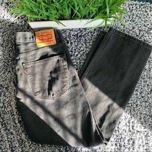 SOLD - Levi’s 505 (32 W, 30 L)